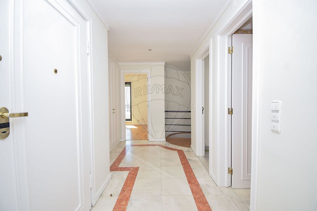 Duplex T5 de luxo à venda em Campolide, Lisboa, foto 2