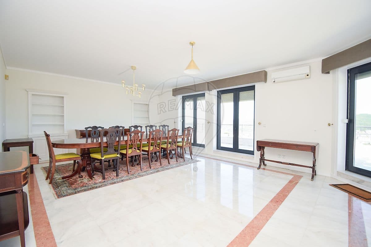 Duplex T5 de luxo à venda em Campolide, Lisboa