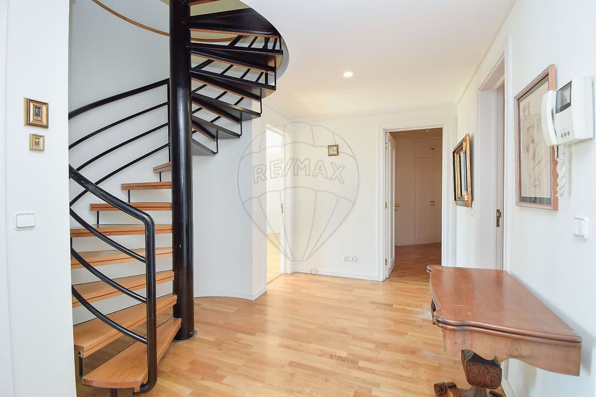 Duplex T5 de luxo à venda em Campolide, Lisboa, foto 15